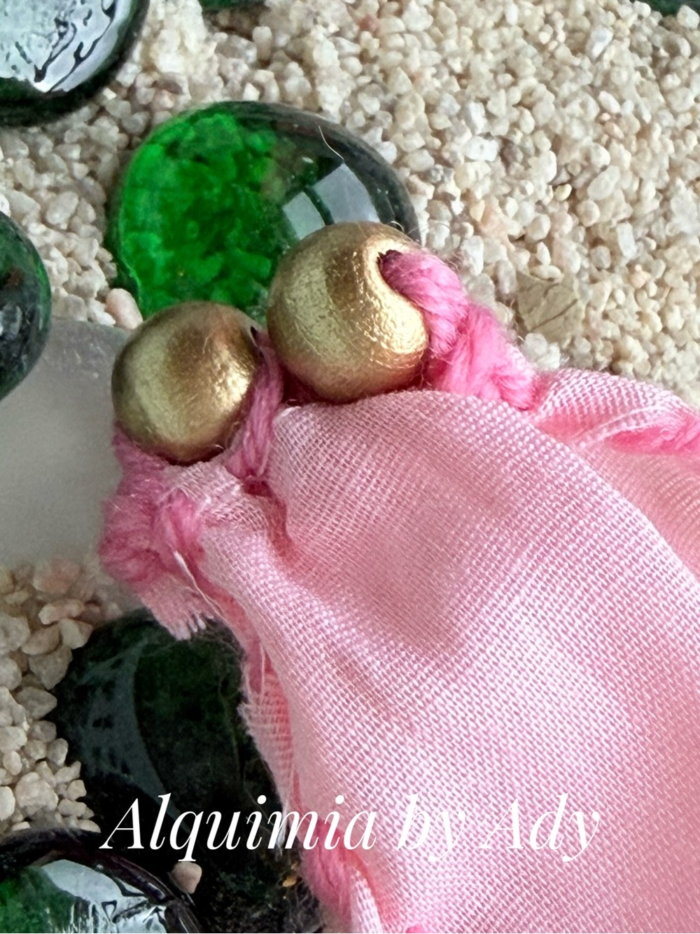 AMERICANA + pink bandanna Gold shell charm choker necklace - Picture 5 of 7